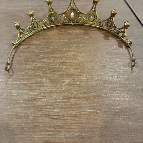 Elegant Gold and Green Tiara - Picture 4 of 5